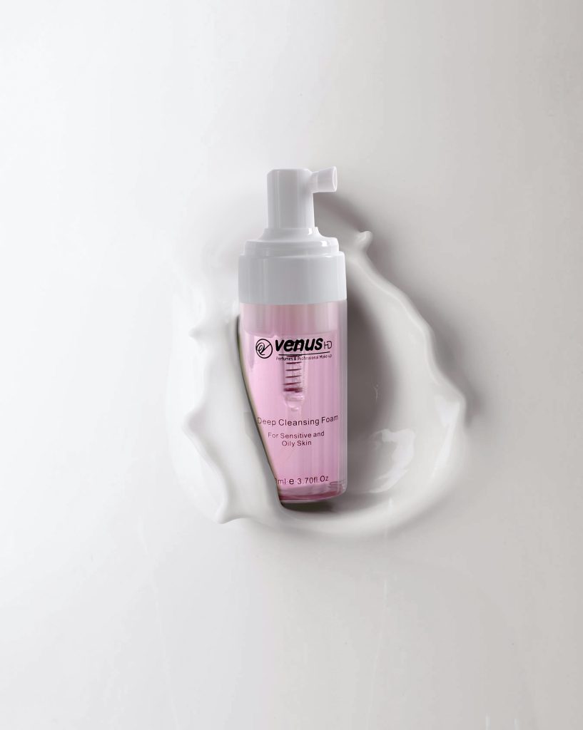 Crème hydratante Venus dans une flaque de crème